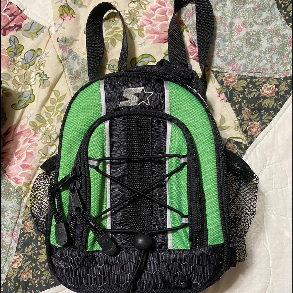 3️⃣ Small backpack lunch box